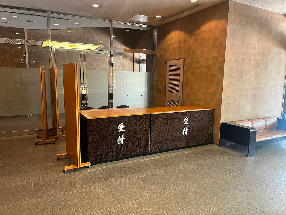 府中の森市民聖苑の受付ロビー