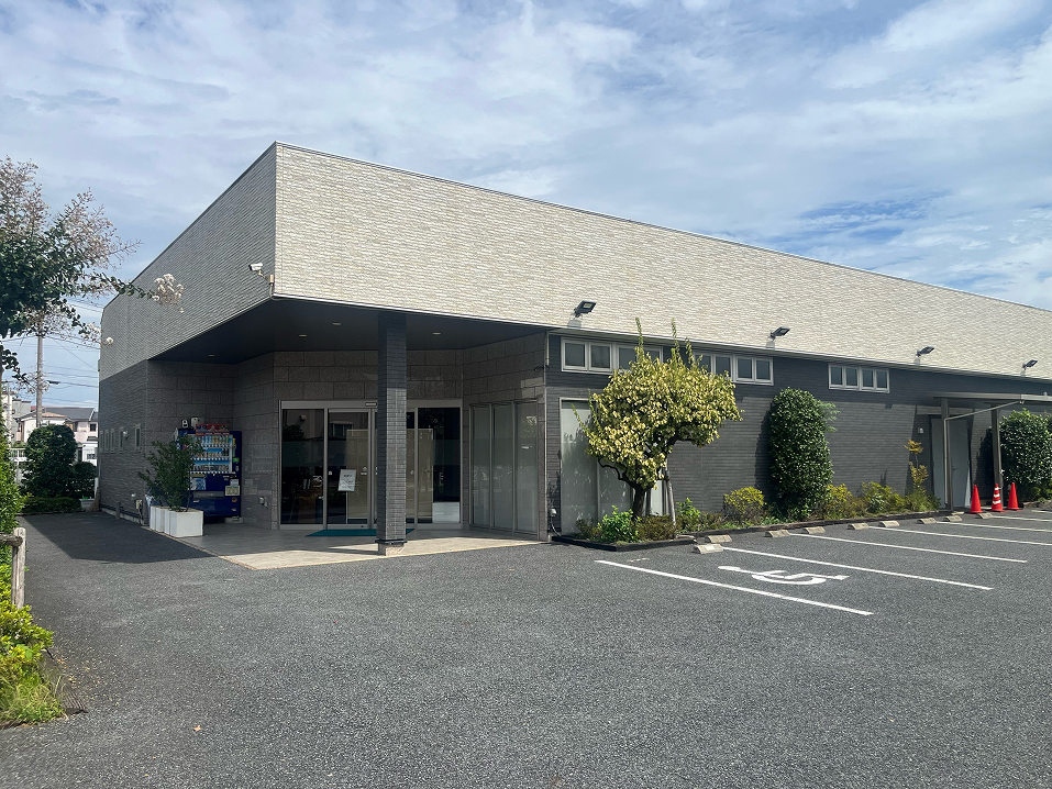 はごろもホールの本館外観