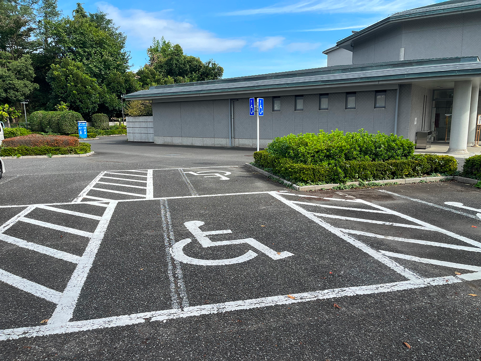 瑞穂斎場の駐車場