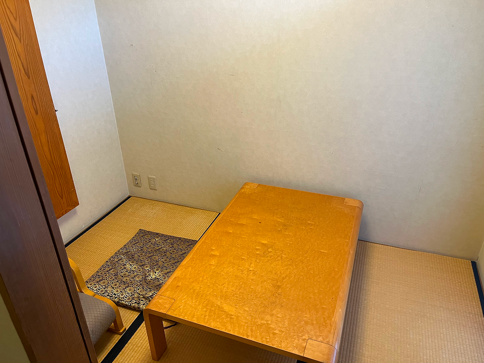 瑞穂斎場の中式場導師控室